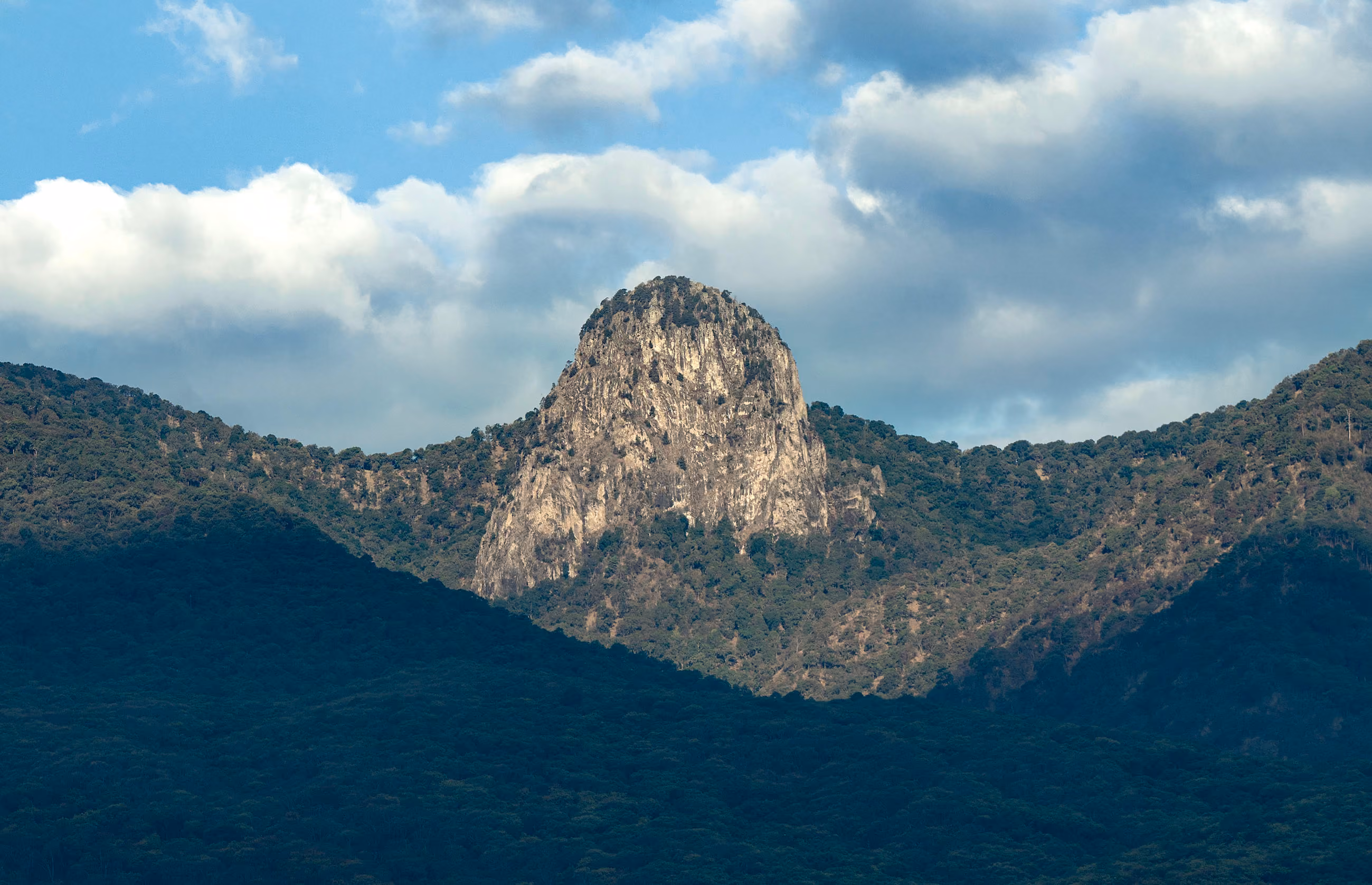Formación rocosa entre las montañas de Amatitán, Jalisco.